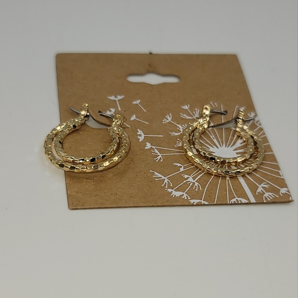 Fashion gold tone dainty Hoop earrings - Picture 3 of 5